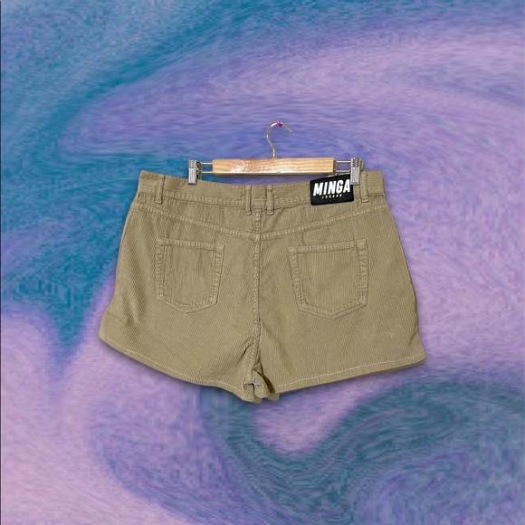 ♥︎ Minga London Corduroy Pleated Shorts ♥︎ - Picture 2 of 4